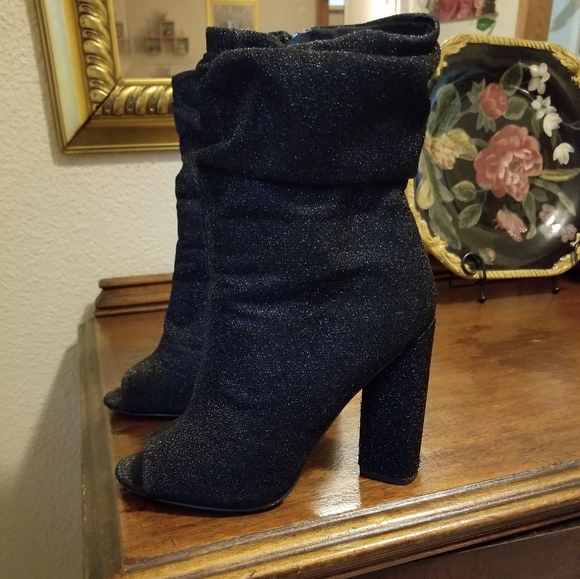 Chic open toed boots - Picture 4 of 6